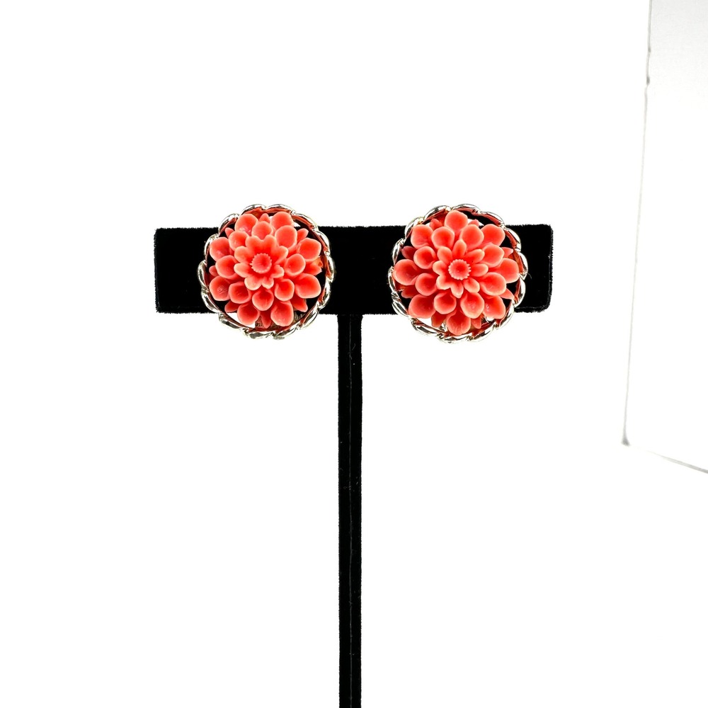 Vintage Emmons Carved Floral Chrysanthemum Clip On Earrings Womens OS Coral Pink